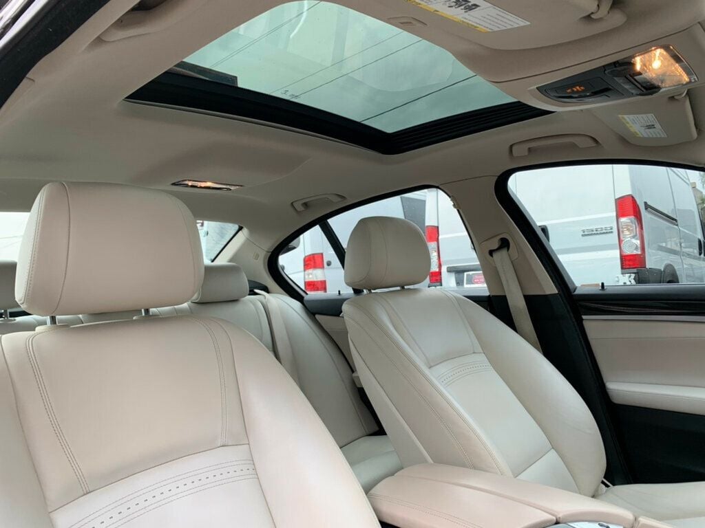 2015 BMW 5 Series 528i - 22929590 - 21