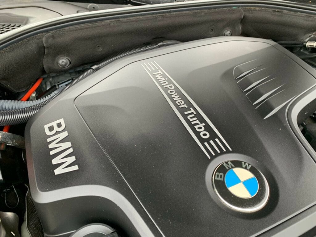 2015 BMW 5 Series 528i - 22929590 - 52