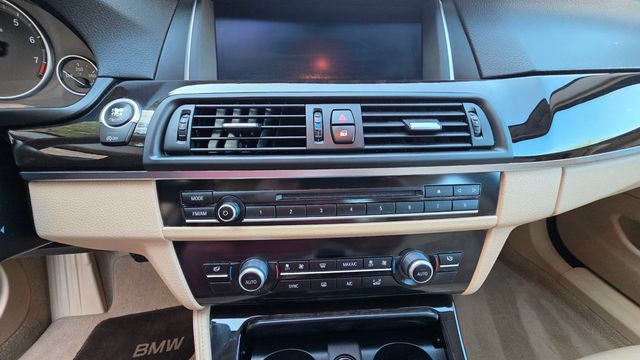 2015 BMW 5 Series 528i - 23009256 - 19