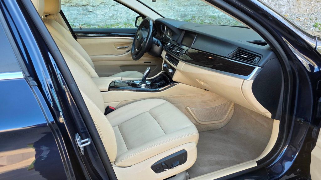2015 BMW 5 Series 528i - 23009256 - 22