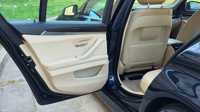 2015 BMW 5 Series 528i - 23009256 - 25