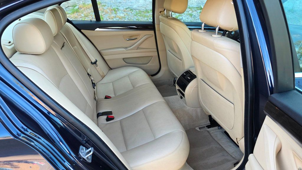 2015 BMW 5 Series 528i - 23009256 - 30