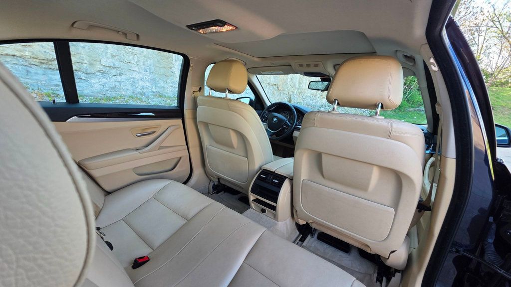 2015 BMW 5 Series 528i - 23009256 - 31
