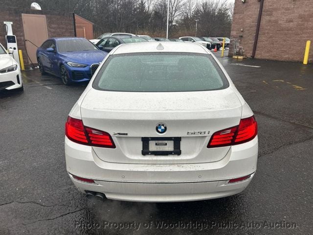 2015 BMW 5 Series 528i xDrive - 22993995 - 3