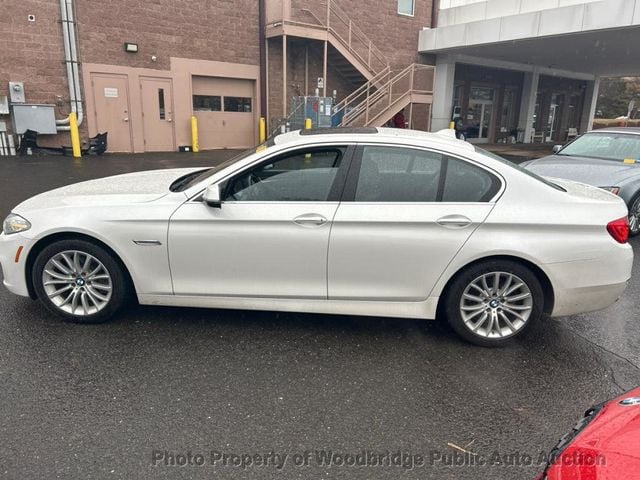 2015 BMW 5 Series 528i xDrive - 22993995 - 4