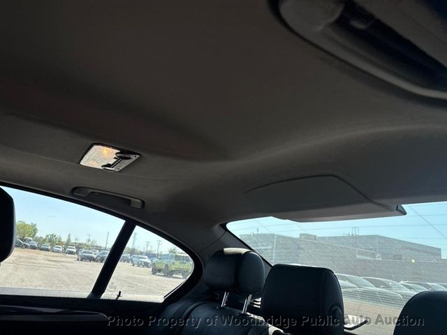 2015 BMW 5 Series 528i xDrive - 23017488 - 10