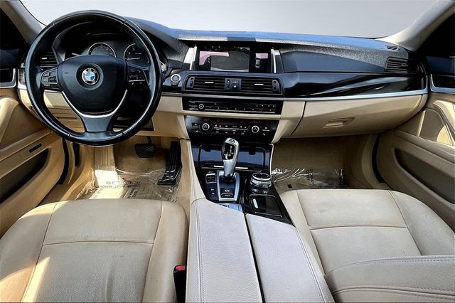 2015 BMW 5 Series 528i xDrive - 22901486 - 18