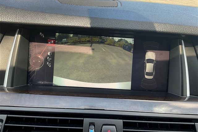 2015 BMW 5 Series 528i xDrive - 22901486 - 26