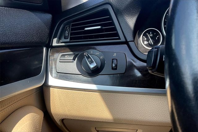 2015 BMW 5 Series 528i xDrive - 22901486 - 27