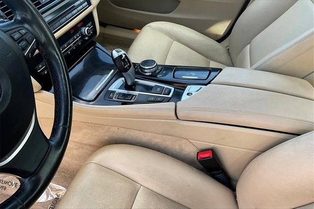 2015 BMW 5 Series 528i xDrive - 22901486 - 30