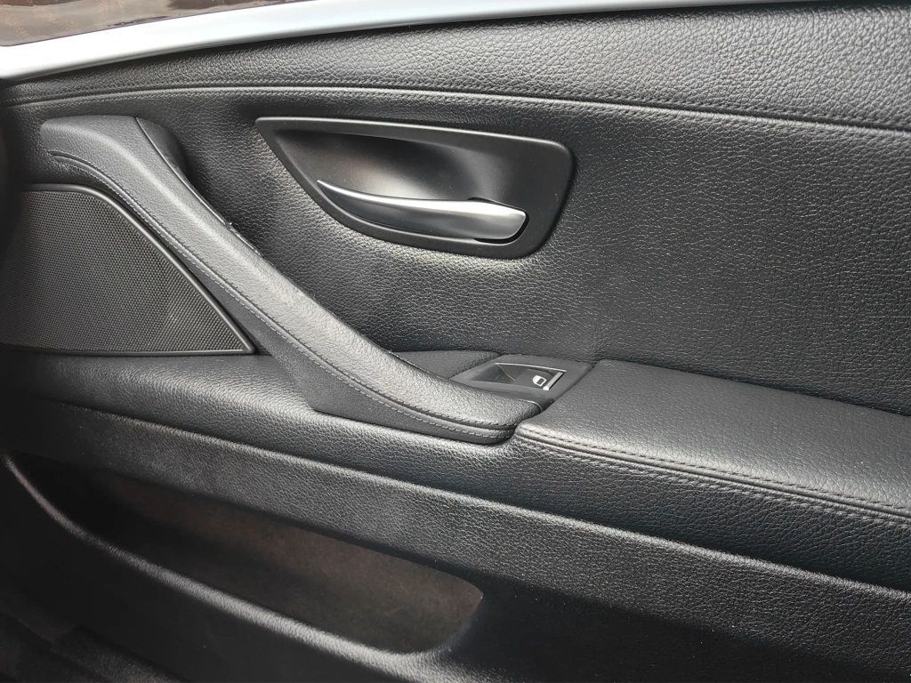 2015 BMW 5 Series 535i - 22984830 - 18