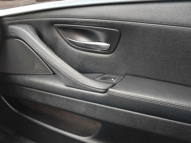 2015 BMW 5 Series 535i - 22984830 - 18