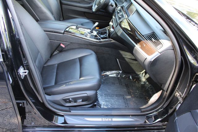 2015 BMW 5 Series 535i - 22905897 - 20