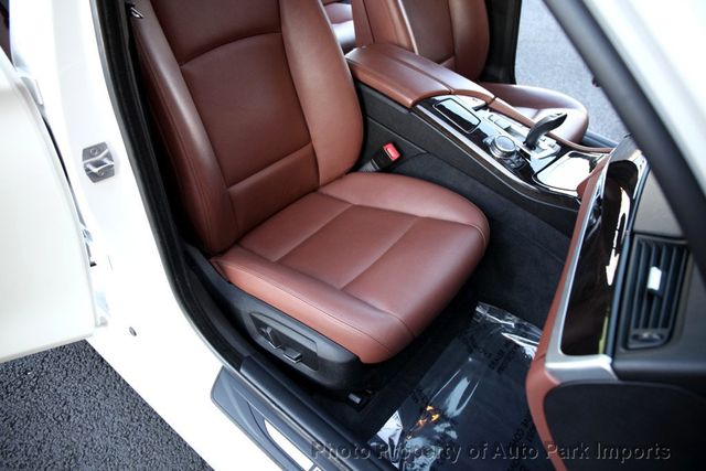 2015 BMW 5 Series 535i xDrive - 22915762 - 31