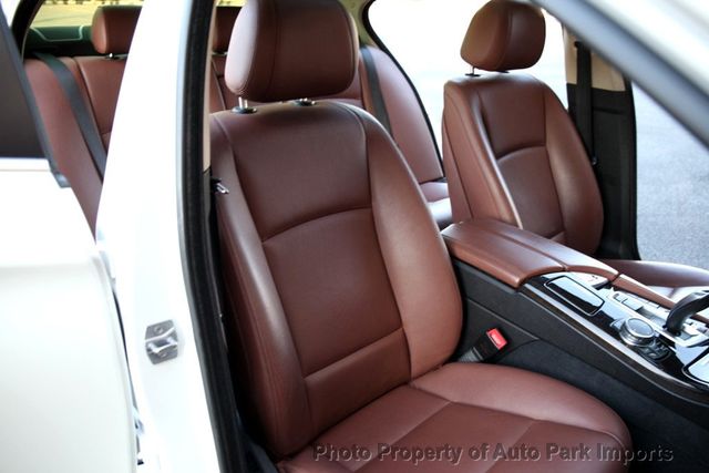 2015 BMW 5 Series 535i xDrive - 22915762 - 32