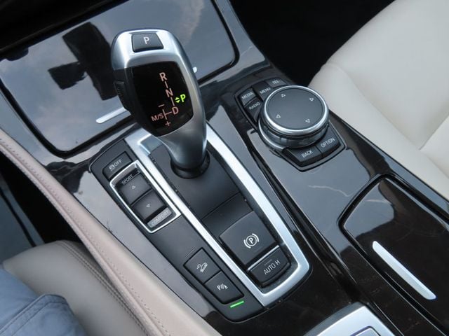 2015 BMW 5 Series 535i xDrive - 23068416 - 9