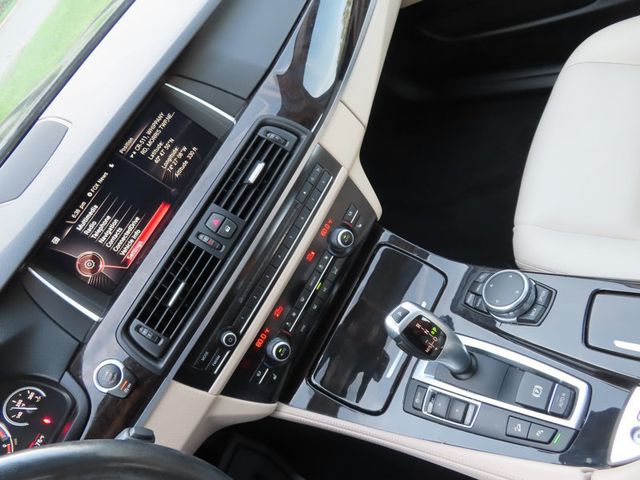 2015 BMW 5 Series 535i xDrive - 23068416 - 39