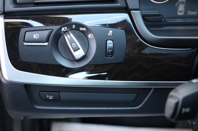 2015 BMW 5 Series 535i xDrive - 22972602 - 31