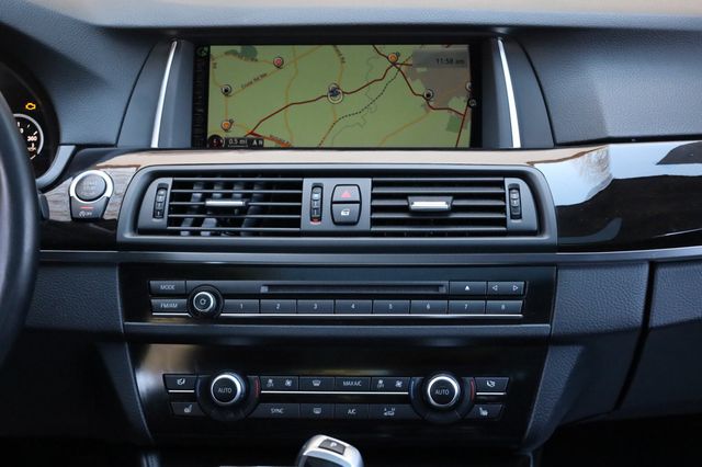 2015 BMW 5 Series 535i xDrive - 22972602 - 35