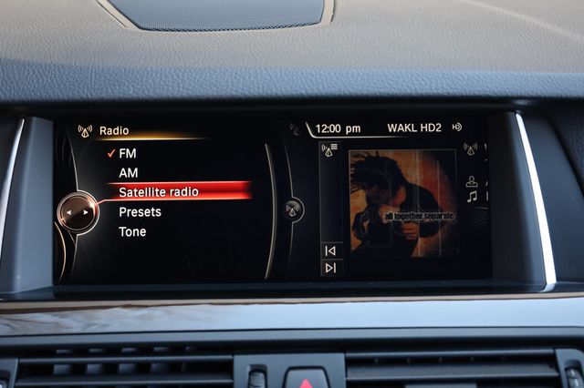 2015 BMW 5 Series 535i xDrive - 22972602 - 39