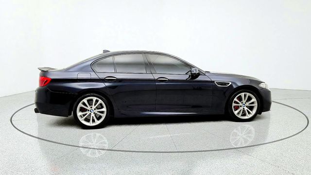 2015 BMW 5 Series 550i xDrive - 23099045 - 3