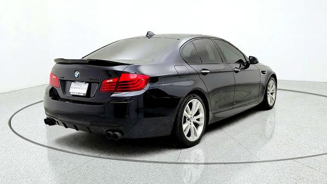 2015 BMW 5 Series 550i xDrive - 23099045 - 4