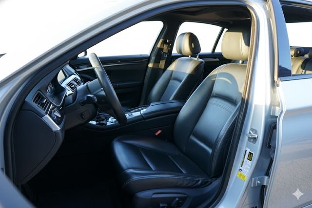 2015 BMW 5 Series CARBON EVERYWHERE! SUPER WELL KEPT! AMAZING UPGRADES! CLEAN WOW  - 22916815 - 13