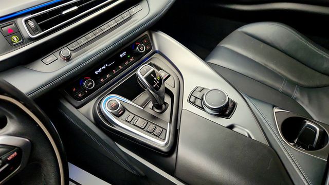 2015 BMW i8  - 23000730 - 16