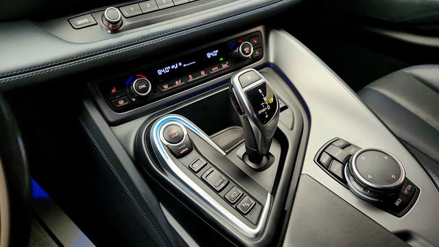 2015 BMW i8  - 23000730 - 17