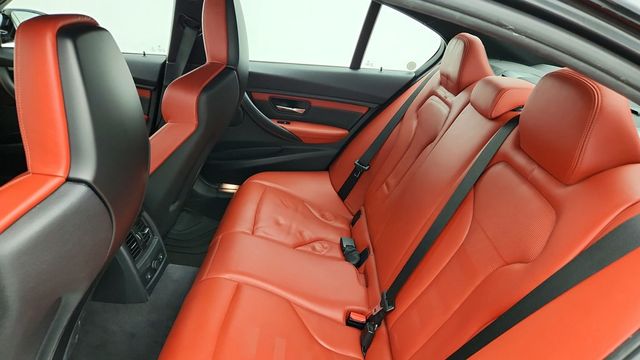 2015 BMW M3 w/ Executive & Lighting Pkgs + 19'' Wheels & Adaptive Suspension - 22949191 - 21