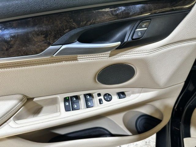 2015 BMW X5 xDrive35i - 22970204 - 24