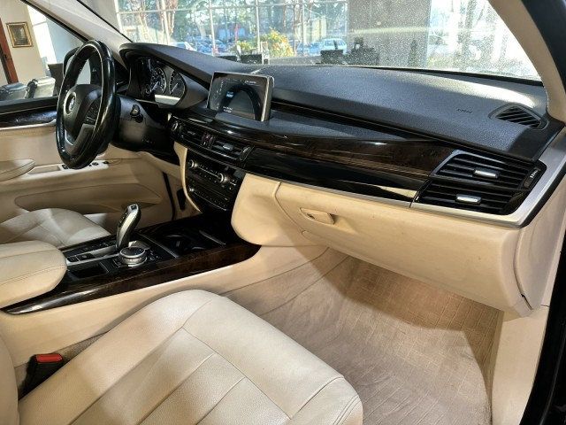 2015 BMW X5 xDrive35i - 22970204 - 30