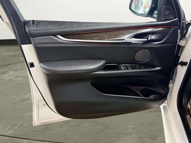 2015 BMW X5 xDrive50i - 23006804 - 16