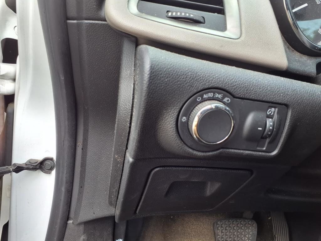 2015 Buick Verano 4dr Sedan - 22880543 - 10