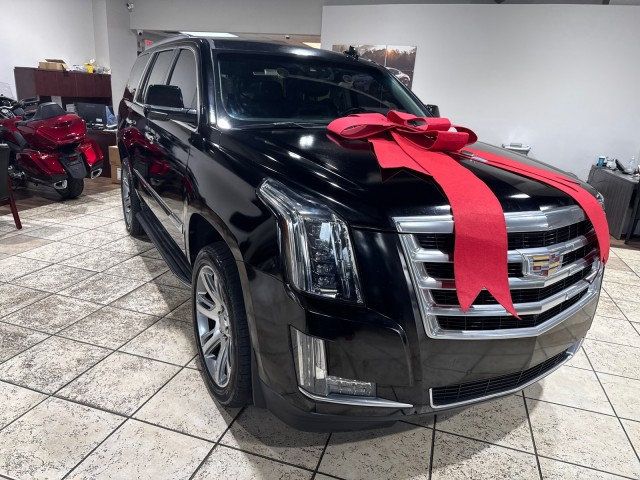 2015 Cadillac Escalade Luxury photo 3