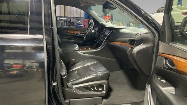 2015 Cadillac Escalade 4WD 4dr Luxury - 23011816 - 12