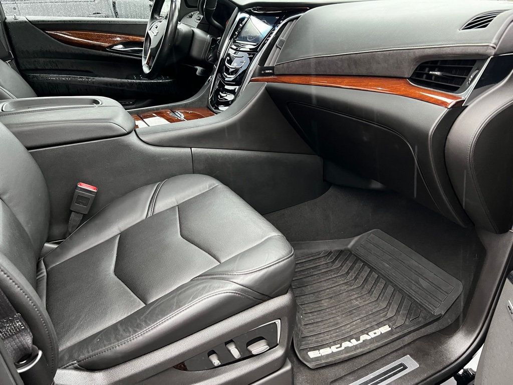 2015 Cadillac Escalade 4WD 4dr Luxury - 22970472 - 11