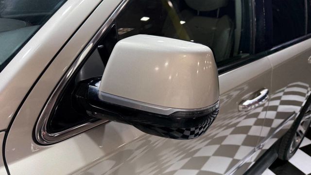 2015 Cadillac Escalade 4WD 4dr Luxury - 22967023 - 25