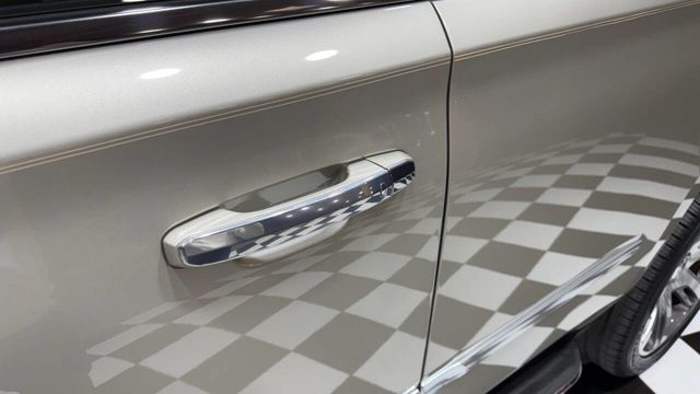 2015 Cadillac Escalade 4WD 4dr Luxury - 22967023 - 28