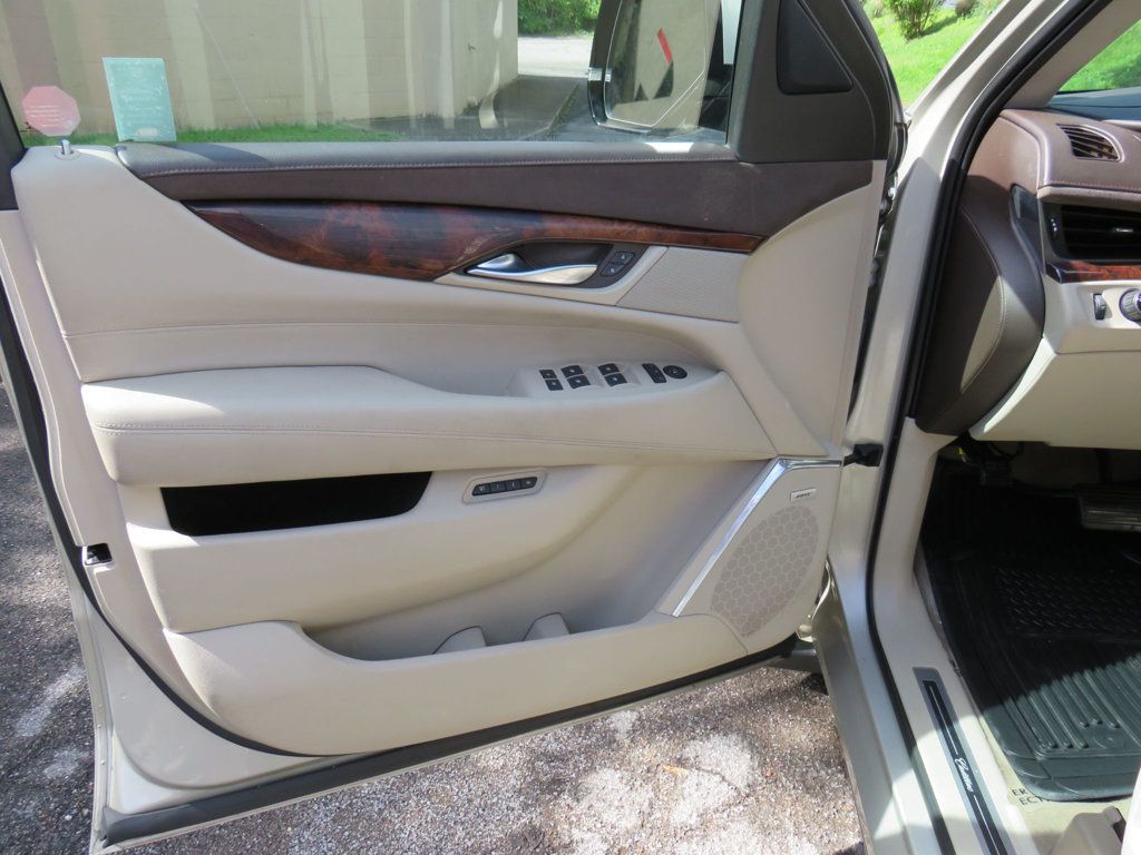 2015 Cadillac Escalade 4WD 4dr Luxury - 22828736 - 17