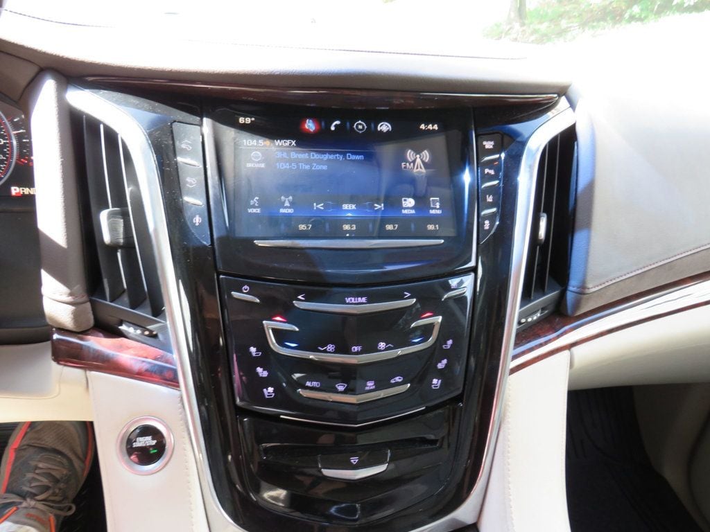 2015 Cadillac Escalade 4WD 4dr Luxury - 22828736 - 18