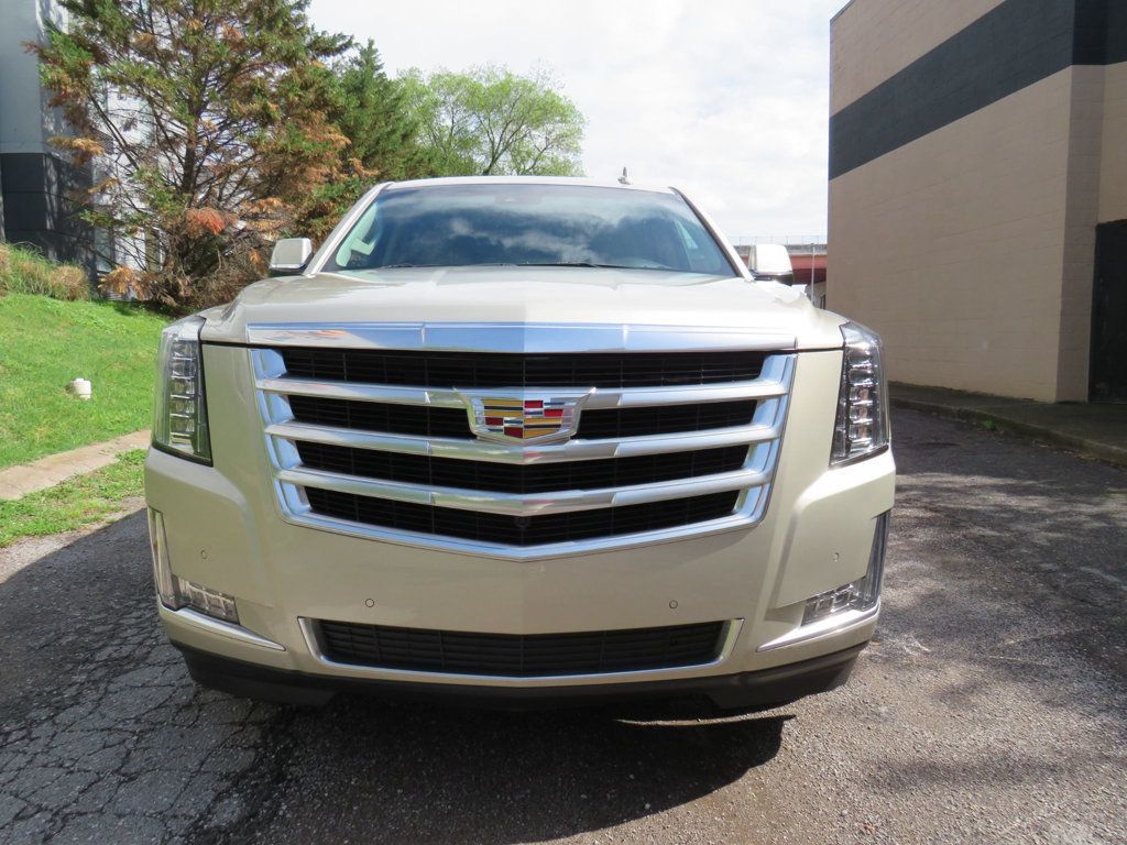 2015 Cadillac Escalade Luxury photo 3