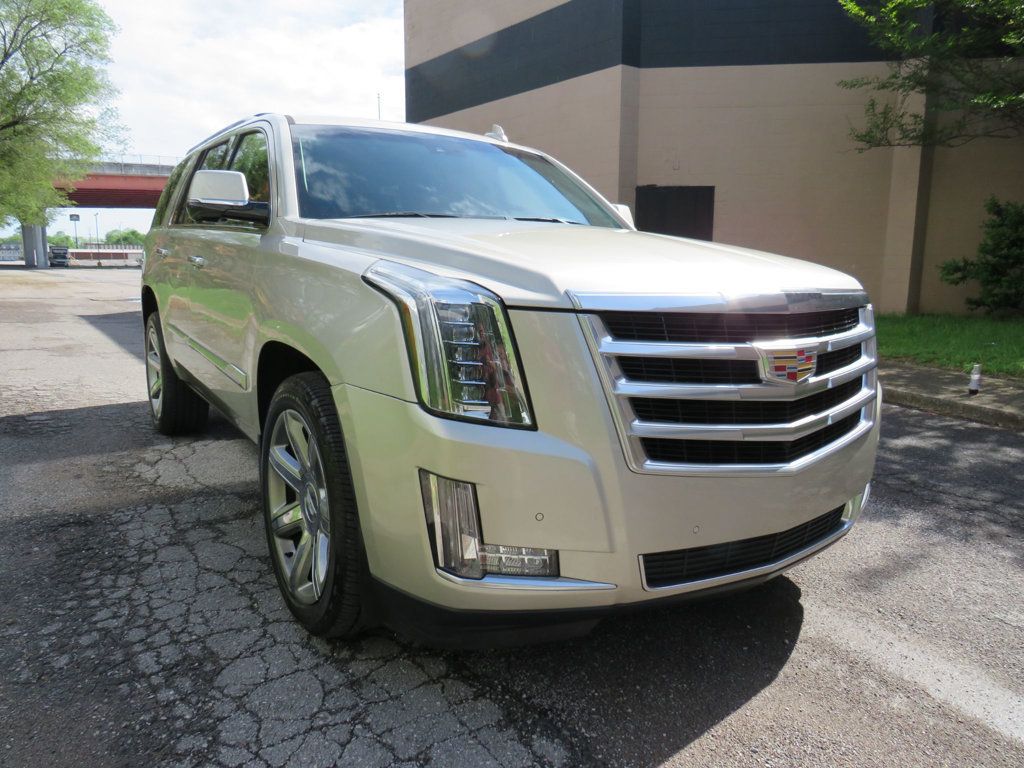 2015 Cadillac Escalade Luxury photo 4