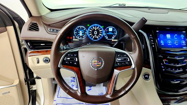 2015 Cadillac Escalade 4WD 4dr Luxury w/ Rear Entertainment System & 22'' Wheels - 23020893 - 13