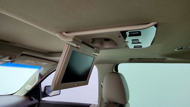 2015 Cadillac Escalade 4WD 4dr Luxury w/ Rear Entertainment System & 22'' Wheels - 23020893 - 24