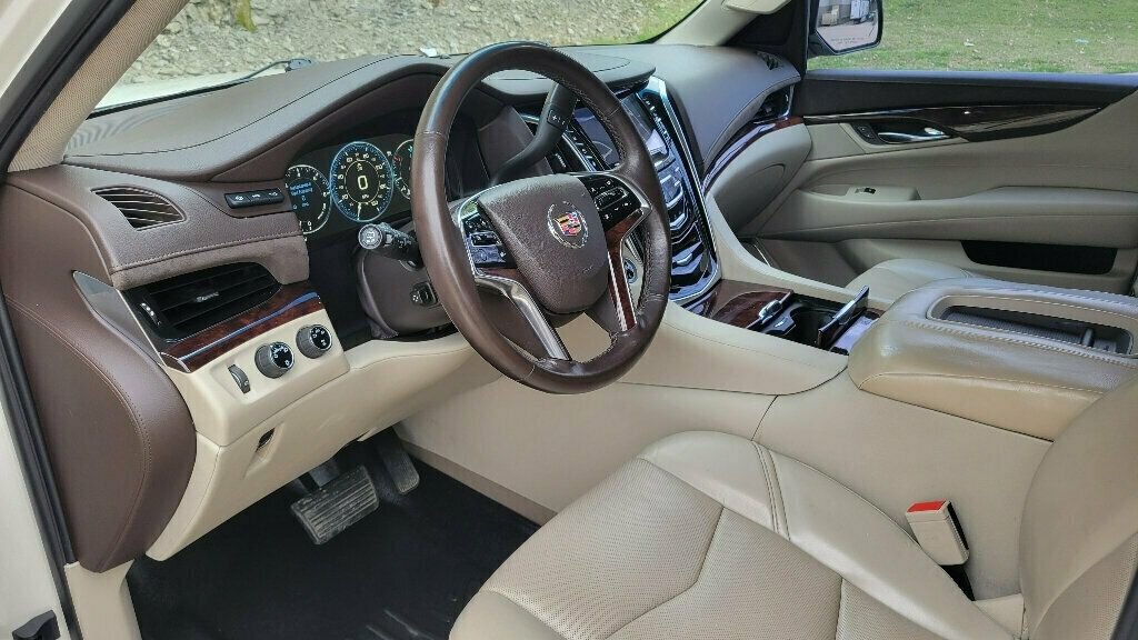 2015 Cadillac Escalade 4WD 4dr Premium - 22371934 - 9