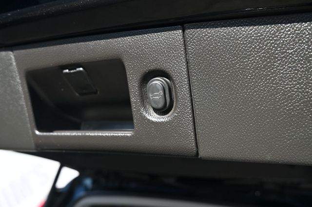 2015 Cadillac Escalade ESV 4WD 4dr Luxury - 22958479 - 18