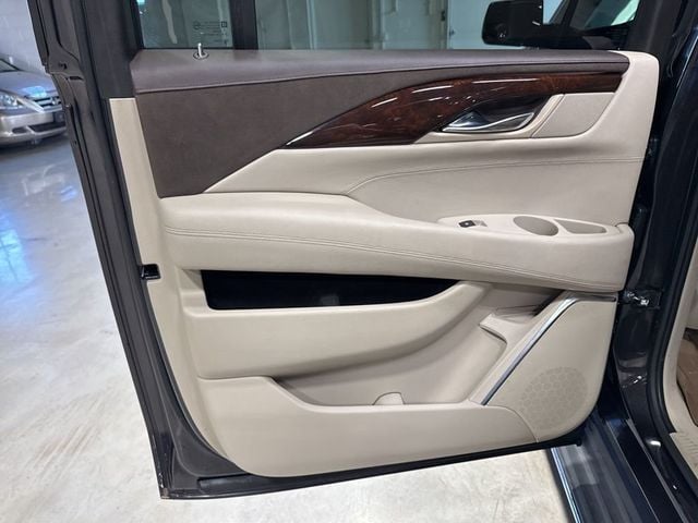 2015 Cadillac Escalade ESV 4WD 4dr Luxury - 22991423 - 40