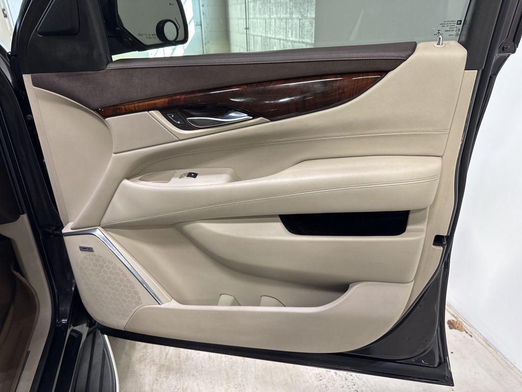 2015 Cadillac Escalade ESV 4WD 4dr Luxury - 22991423 - 53