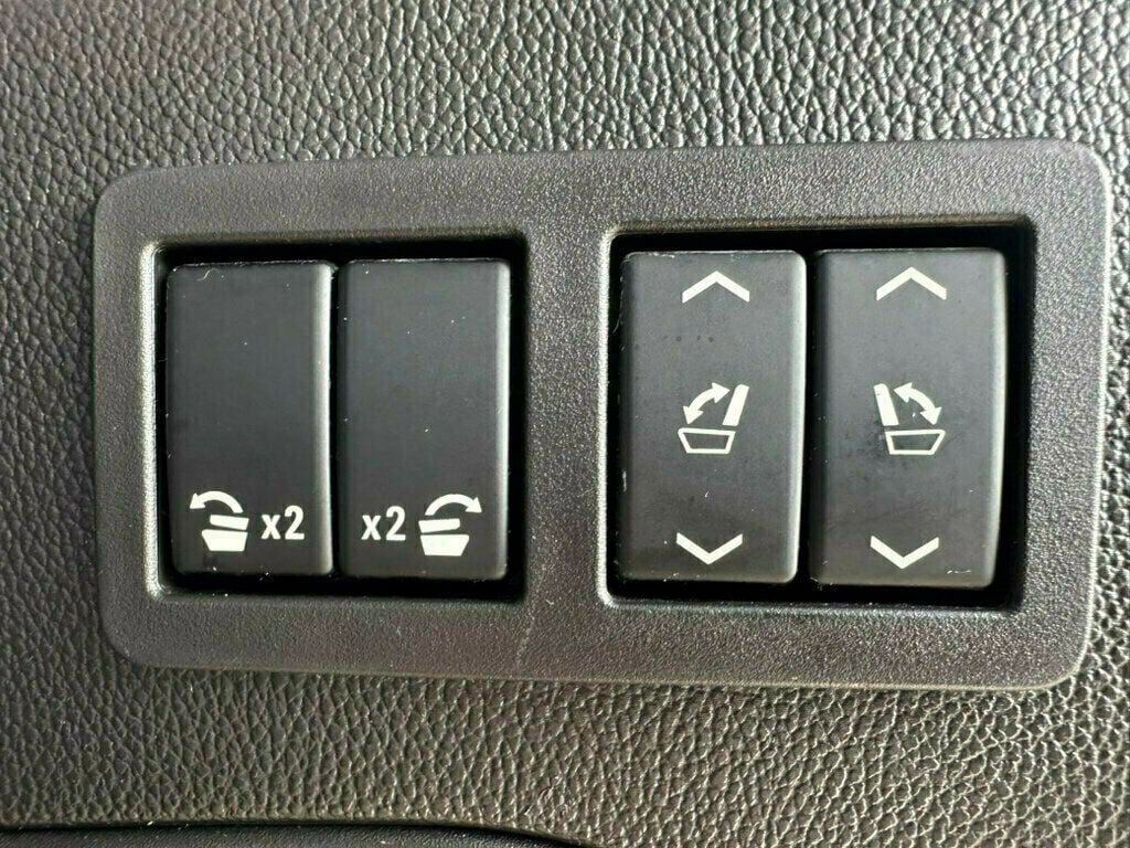 2015 Cadillac Escalade ESV 4WD 4dr Luxury - 23058094 - 37